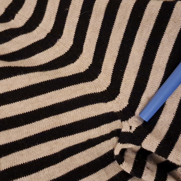 CROFT & BARROW Black Oatmeal Gray Striped V-neck Sweater Sz XL - Picture 7 of 7